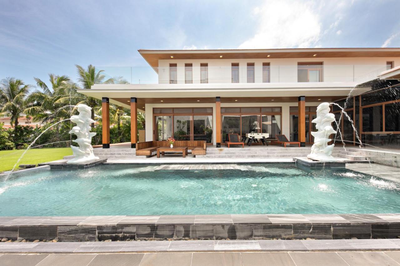 Deluxe Beach Villas By Danatrip Da Nang Exterior photo