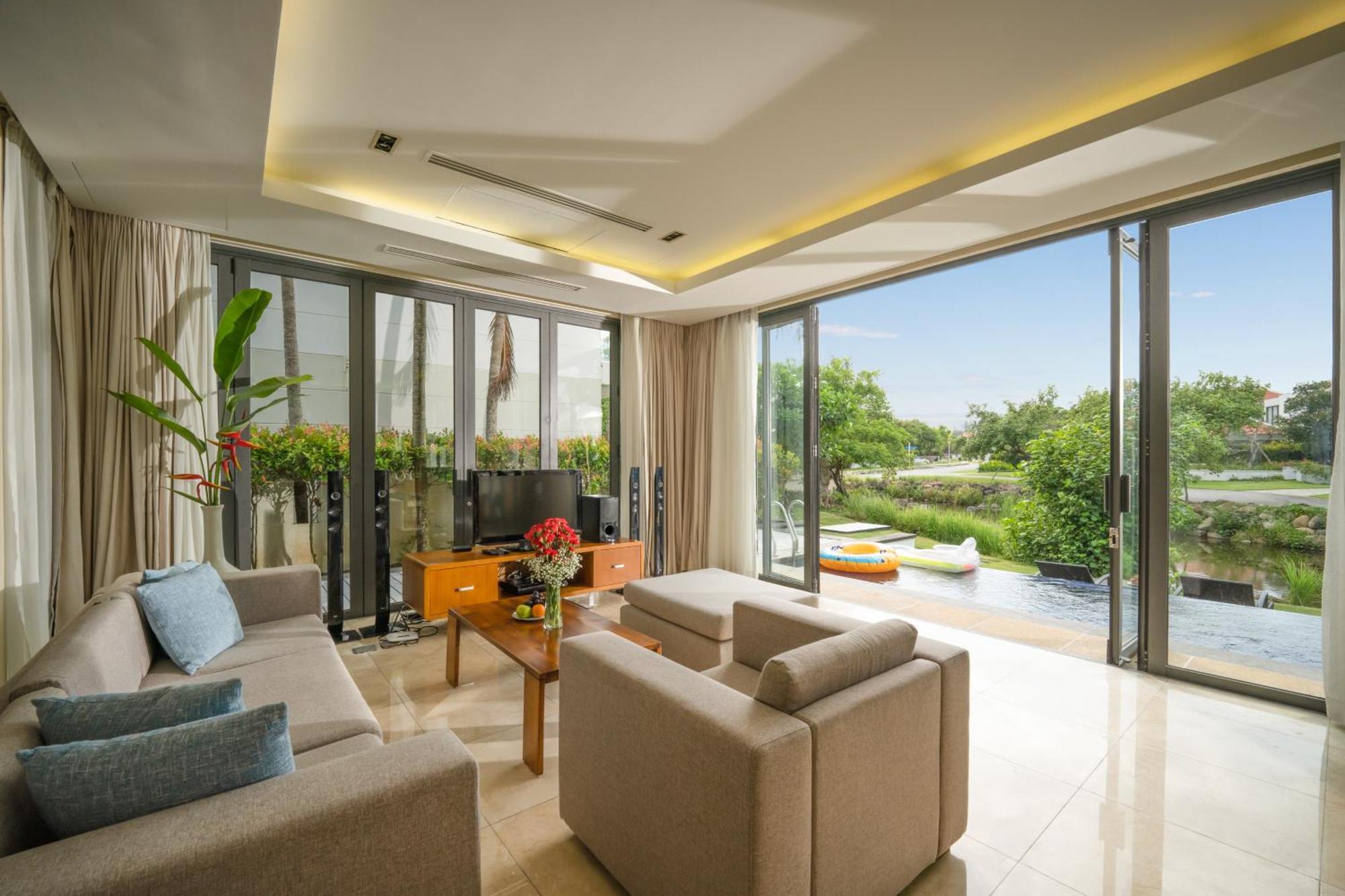 Deluxe Beach Villas By Danatrip Danang Exterior photo