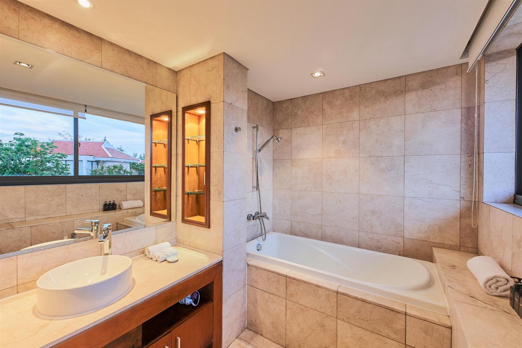 Deluxe Beach Villas By Danatrip Danang Room photo