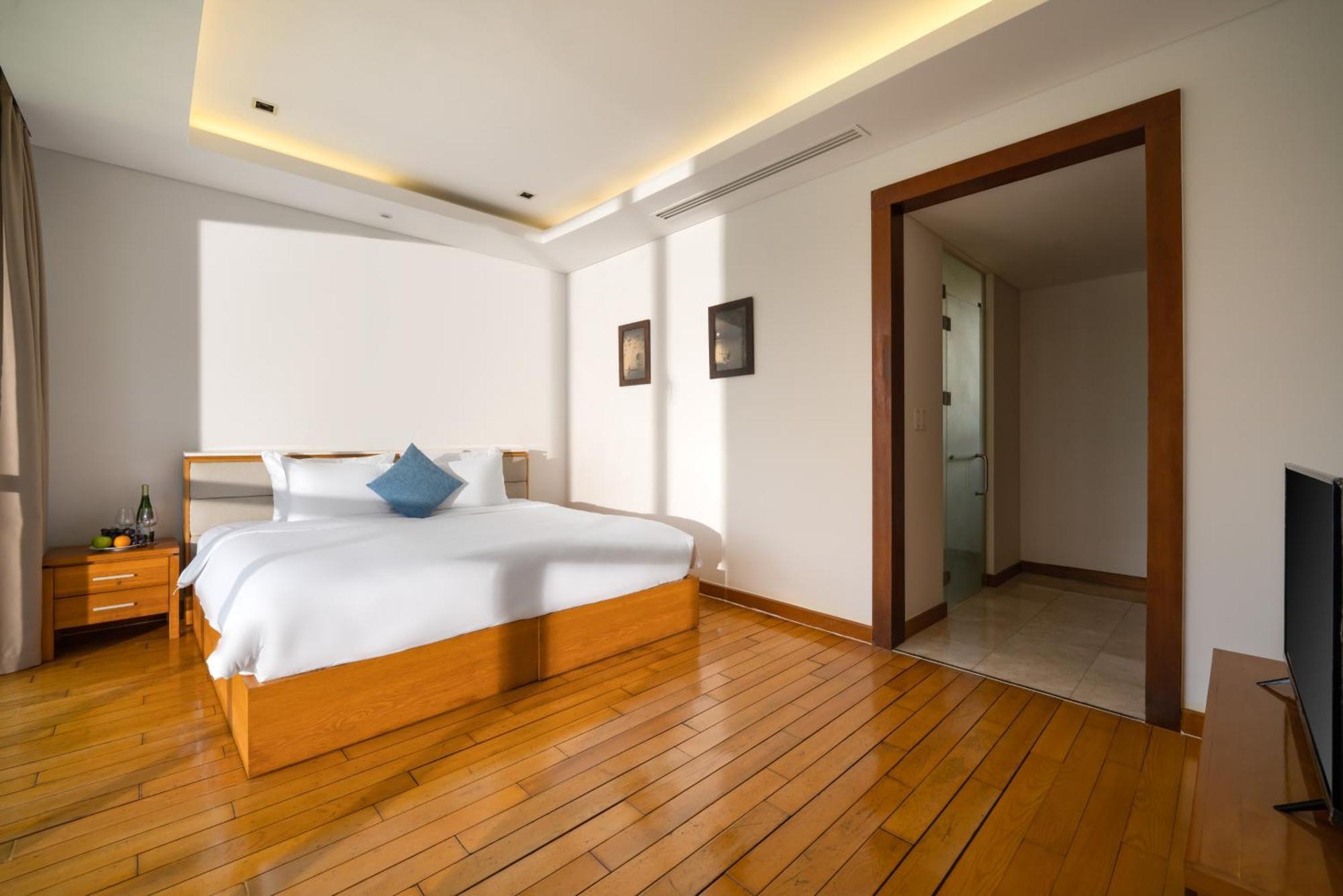 Deluxe Beach Villas By Danatrip Danang Room photo